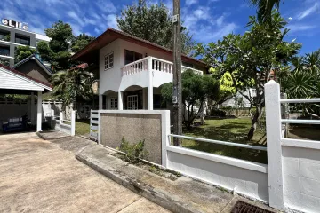 4 Bedroom Villa for rent in Nai Harn Villa, Rawai, Phuket