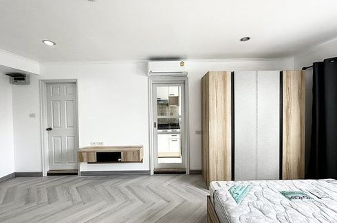 Condo for sale in Sam Sen Nai, Bangkok near BTS Saphan Kwai