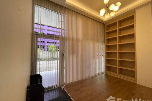 Office for rent in Thung Maha Mek, Bangkok near MRT Lumpini