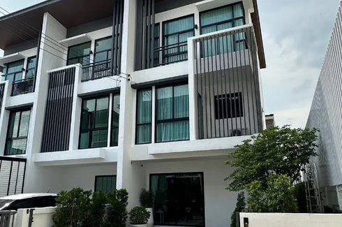 3 Bedroom Townhouse for sale in Cozy Chokchai 4 Soi 30, Lat Phrao, Bangkok