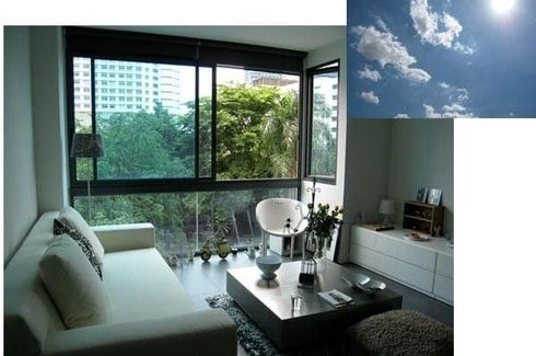 1 Bedroom Condo for rent in Baan Sathorn Condo, Khlong Toei Nuea, Bangkok near MRT Phetchaburi