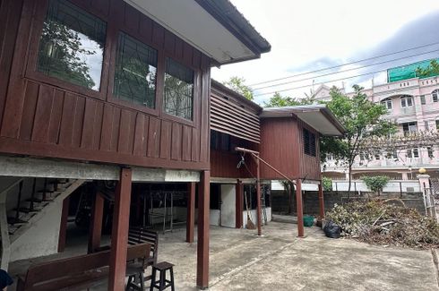 House for Sale or Rent in Phra Khanong, Bangkok near BTS Ekkamai