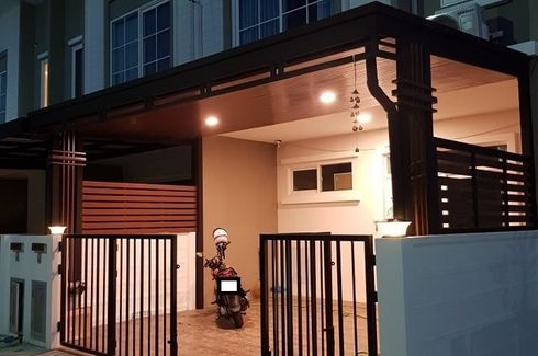 3 Bedroom Townhouse for sale in Si Kan, Bangkok