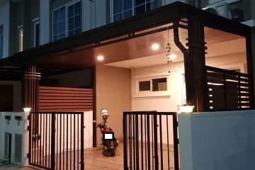 3 Bedroom Townhouse for sale in Si Kan, Bangkok