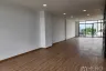 Office for rent in Dokmai, Bangkok