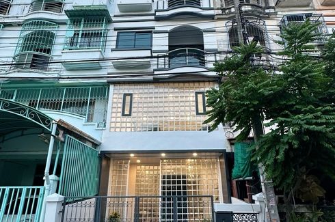 4 Bedroom Townhouse for sale in Bang Mot, Bangkok