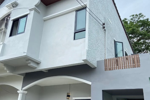 3 Bedroom Townhouse for sale in Hua Mak, Bangkok near MRT Si Kritha