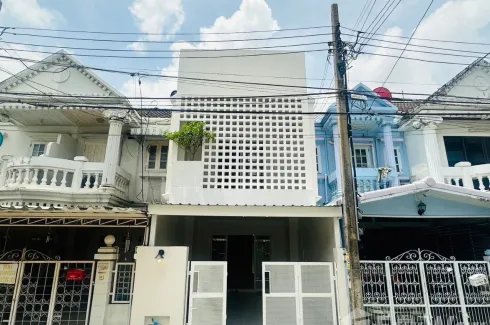 2 Bedroom Townhouse for sale in Bang Na, Bangkok near MRT Si Iam