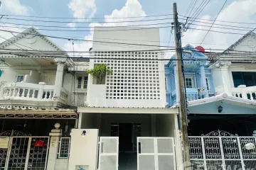 2 Bedroom Townhouse for sale in Bang Na, Bangkok near MRT Si Iam