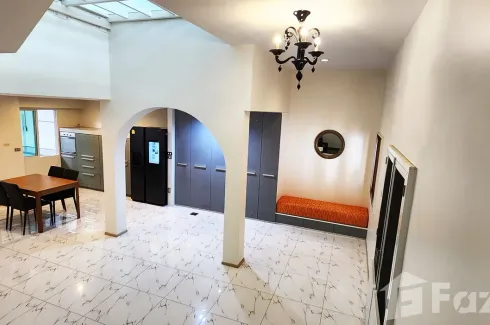 3 Bedroom Townhouse for sale in Leo Classic Place, Khlong Tan Nuea, Bangkok