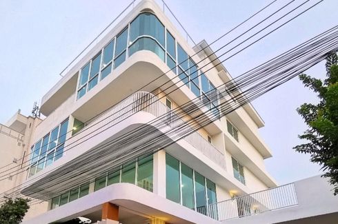 6 Bedroom House for sale in Bang Chak, Bangkok near BTS Punnawithi