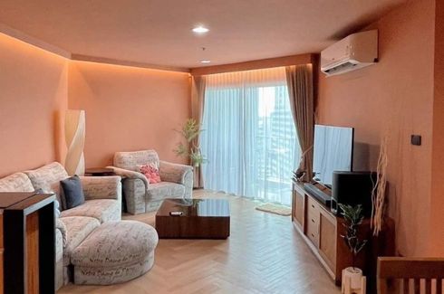 2 Bedroom Condo for sale in Huai Khwang, Bangkok near MRT Phra Ram 9