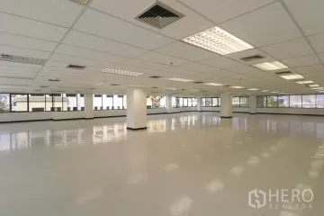 Office for rent in Silom, Bangkok near BTS Sala Daeng