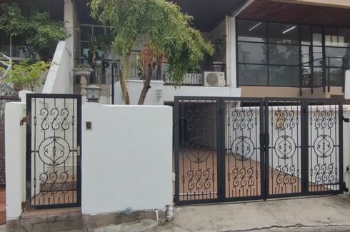 3 Bedroom Townhouse for rent in Khlong Tan Nuea, Bangkok