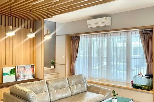 3 Bedroom Townhouse for rent in Dokmai, Bangkok