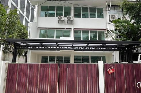 3 Bedroom Townhouse for rent in Thung Maha Mek, Bangkok near MRT Lumpini