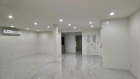 3 Bedroom Townhouse for rent in Thung Maha Mek, Bangkok near MRT Lumpini