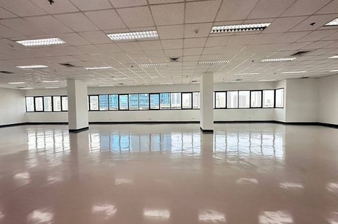 Office for rent in Sorachai Building Sukhumvit, Khlong Tan Nuea, Bangkok near BTS Ekkamai