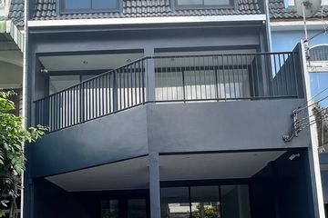 3 Bedroom Townhouse for rent in Phra Khanong Nuea, Bangkok near BTS Ekkamai