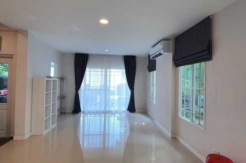 3 Bedroom House for rent in Hua Mak, Bangkok