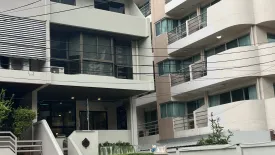 6 Bedroom Townhouse for sale in Khlong Tan Nuea, Bangkok