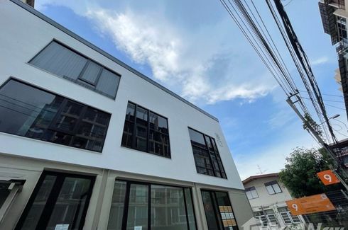 Office for rent in ATELIER 9 Ratchada-Sutthisarn, Sam Sen Nok, Bangkok near MRT Sutthisan