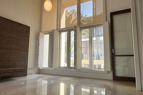 3 Bedroom Townhouse for sale in Silom, Bangkok near BTS Chong Nonsi