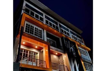 7 Bedroom Townhouse for rent in Bang Talat, Nonthaburi