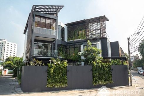 5 Bedroom House for sale in Khlong Tan Nuea, Bangkok