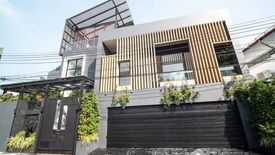 5 Bedroom House for sale in Khlong Tan Nuea, Bangkok