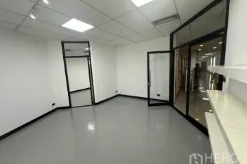 Office for rent in Huai Khwang, Bangkok near MRT Sutthisan