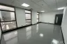 Office for rent in Huai Khwang, Bangkok near MRT Sutthisan