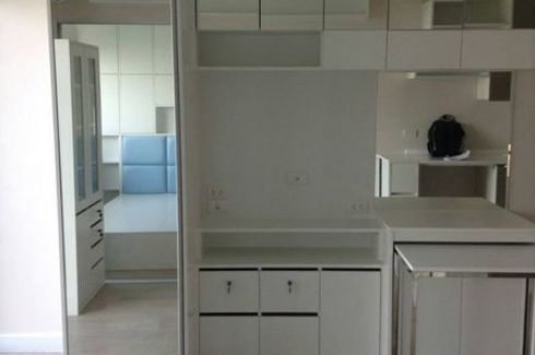 1 Bedroom Condo for sale in Sam Sen Nai, Bangkok