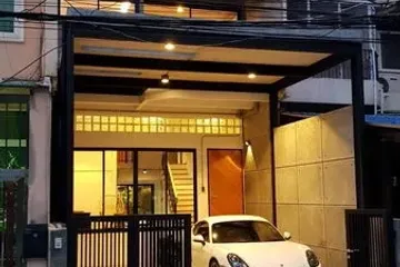 5 Bedroom Townhouse for rent in Khlong Tan Nuea, Bangkok near Airport Rail Link Ramkhamhaeng