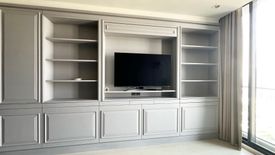 1 Bedroom Condo for sale in Noble Ploenchit, Lumpini, Bangkok near BTS Ploen Chit