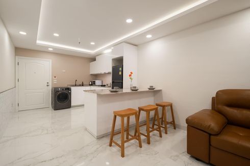 1 Bedroom Condo for rent in Nusa State Tower Condominium, Silom, Bangkok near BTS Surasak