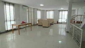 Office for rent in RK Office Park, Khlong Sam Prawet, Bangkok near Airport Rail Link Lat Krabang