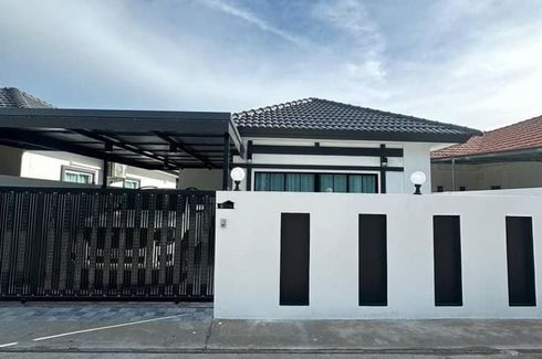 3 Bedroom House for sale in Rattanakorn Village 18, Na Kluea, Chonburi