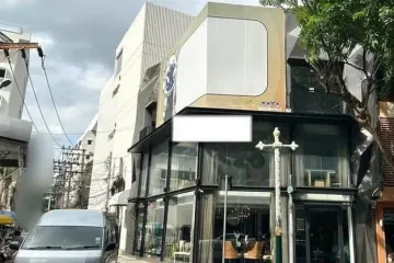 Commercial for rent in Khlong Tan Nuea, Bangkok near BTS Phrom Phong
