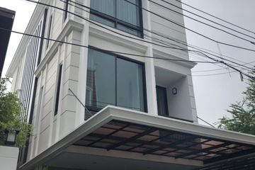 3 Bedroom House for rent in Phra Khanong Nuea, Bangkok near BTS Phra Khanong