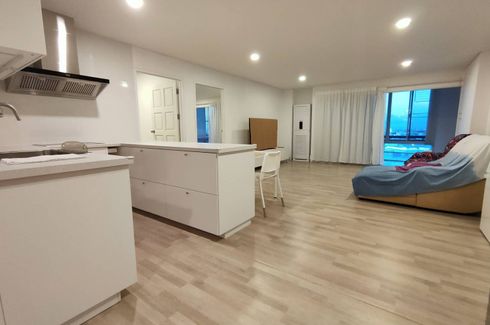 2 Bedroom Condo for rent in Bangna Complex, Bang Na, Bangkok near MRT Si Iam