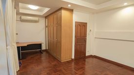 5 Bedroom Townhouse for rent in Phra Khanong, Bangkok near BTS Ekkamai