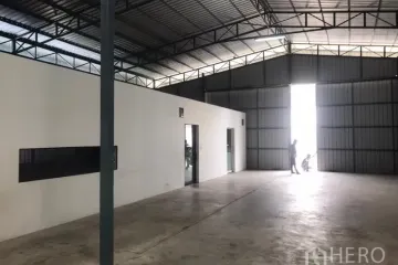 Warehouse / Factory for rent in Phlapphla, Bangkok near MRT Lat Phrao 83