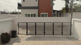 3 Bedroom Townhouse for sale in Bang Luang, Pathum Thani