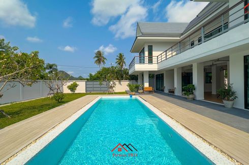 4 Bedroom House for sale in Na Kluea, Chonburi