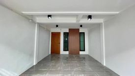 3 Bedroom Townhouse for sale in Bang Na, Bangkok