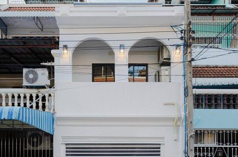 3 Bedroom Townhouse for sale in Bang Khlo, Bangkok