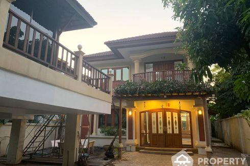 3 Bedroom House for rent in Phra Khanong, Bangkok near BTS Ekkamai