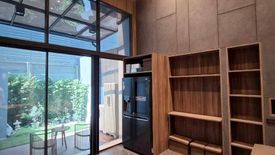 3 Bedroom Townhouse for sale in Estara Haven Pattanakarn 20, Suan Luang, Bangkok