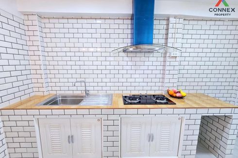 3 Bedroom Townhouse for sale in Lert Ubon Watcharapol, Tha Raeng, Bangkok